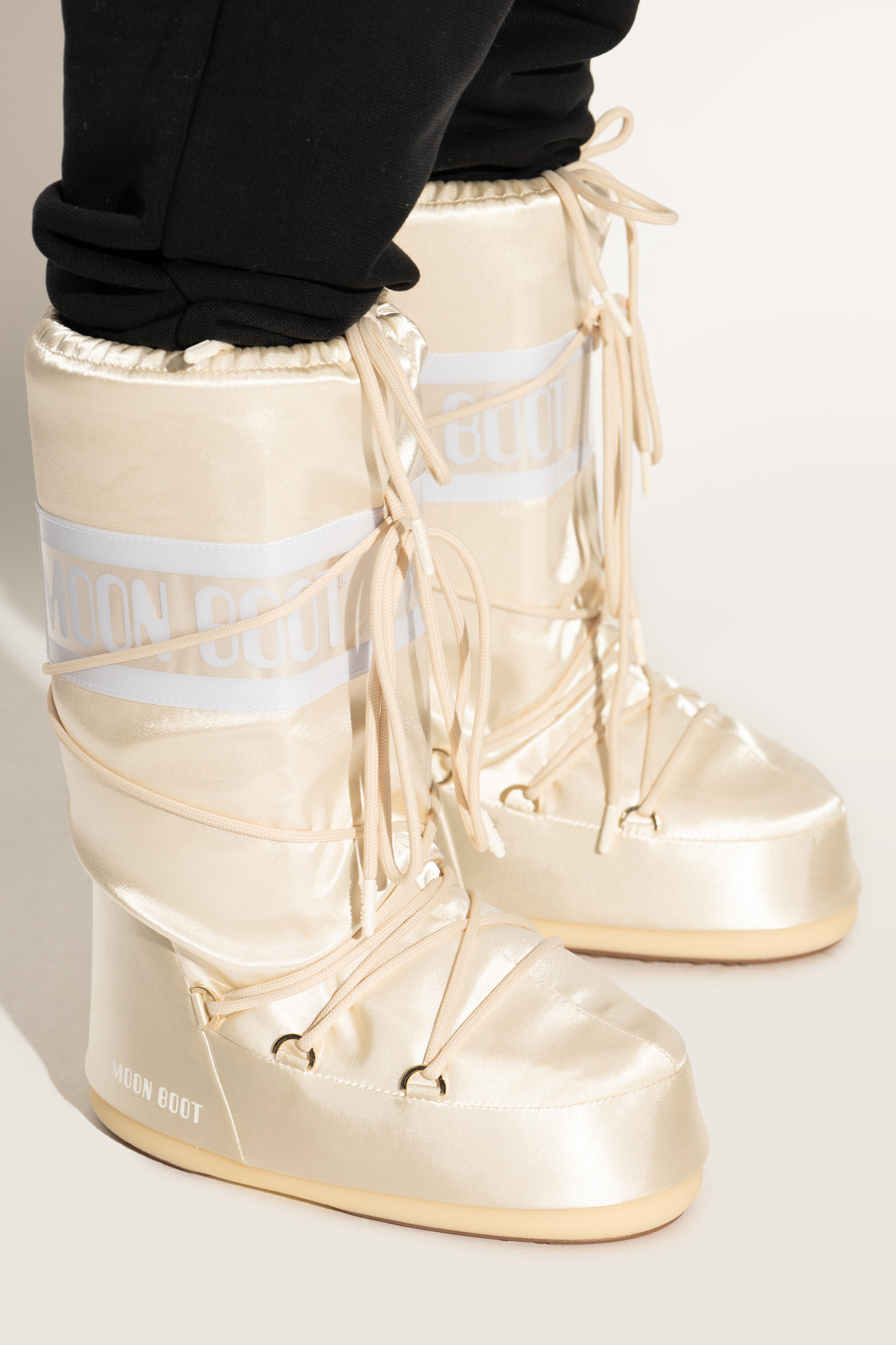 【MOON BOOT】ホワイト フェイクファー スノーブーツ24.5㎝ MOON BOOT】ホワイト フェイクファー スノーブーツ24.5㎝